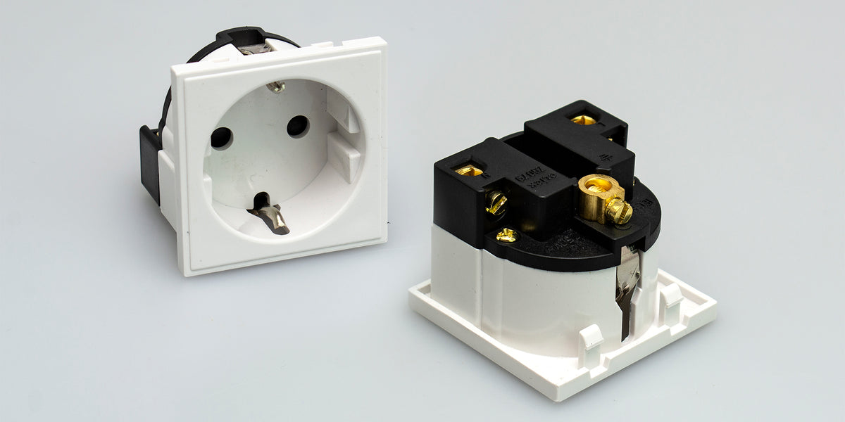MM020WH - 16A EURO SOCKET (EURO) — Deskpower.co.uk